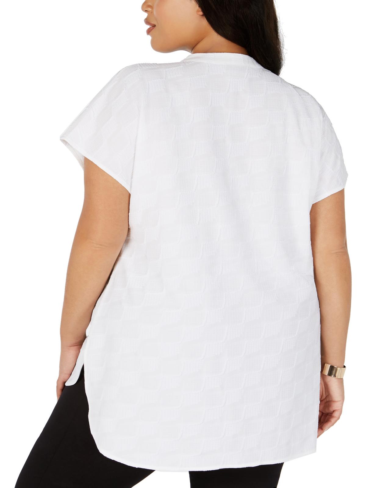 Blusa texturizada feminina Alfani Plus com decote dividido, branca, tamanho 2X