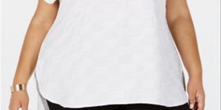 Blusa texturizada feminina Alfani Plus com decote dividido, branca, tamanho 2X