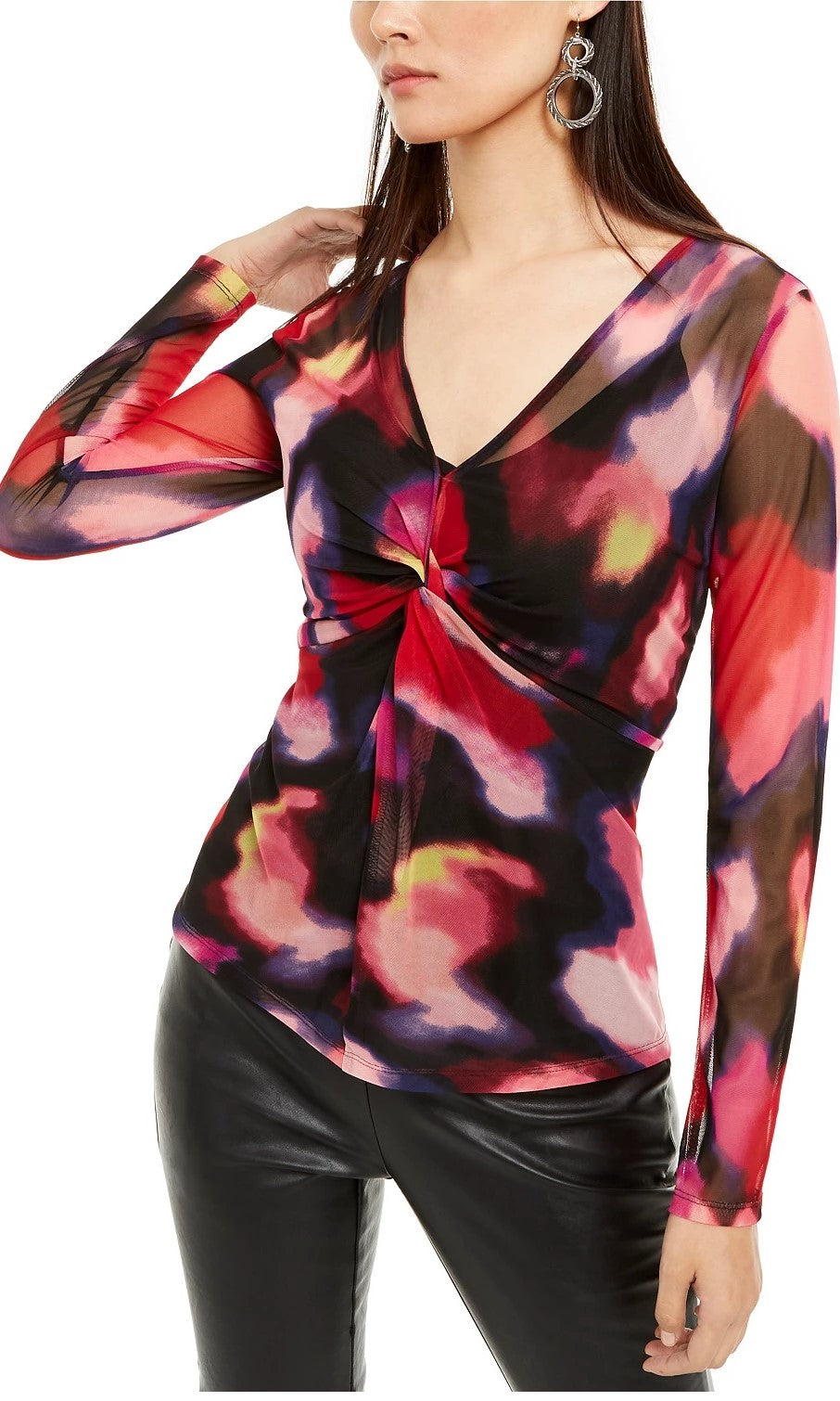 Blusa feminina estampada com frente torcida, preta, tamanho P, da INC International Concepts