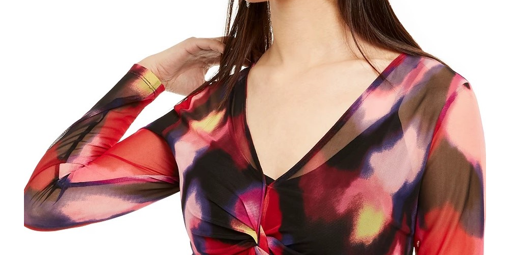 Blusa feminina estampada com frente torcida, preta, tamanho P, da INC International Concepts