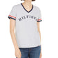 Camiseta Tommy Hilfiger Sport Feminina com Estampa em V e Gola V, Prata, Tamanho Médio