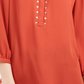 JM Collection Top feminino pequeno com rebites na frente e pregas nas costas, vermelho PS
