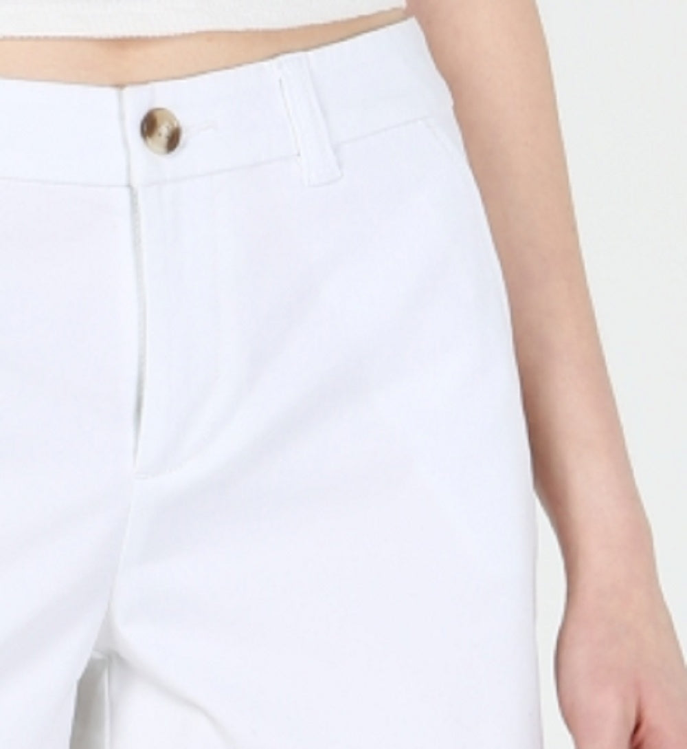 Shorts chino femininos Maison Jules com frente lisa, branco, tamanho 16