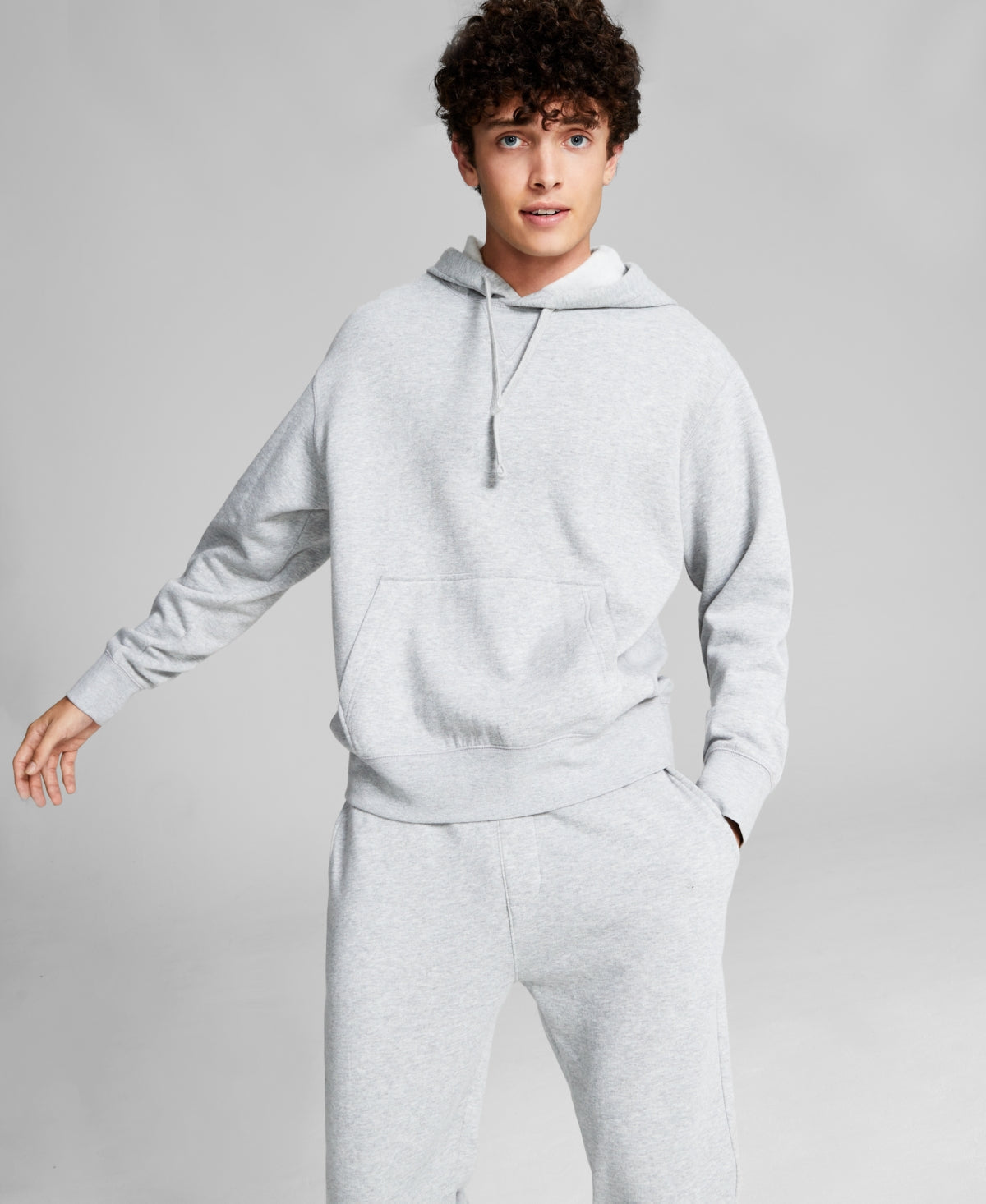 E agora este moletom masculino de lã com bolsos canguru cinza tamanho grande