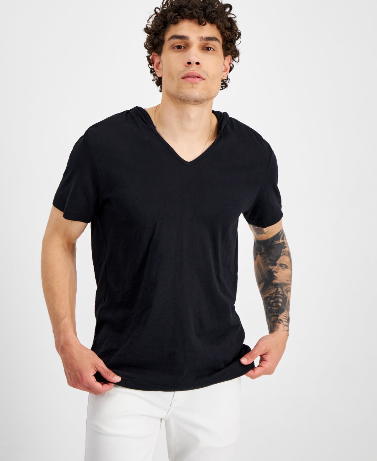 Camiseta masculina com capuz e decote em V da INC, preta, tamanho M
