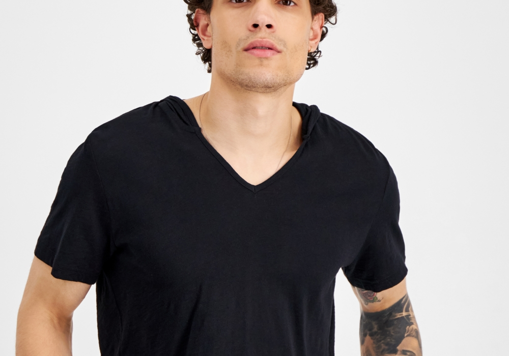 Camiseta masculina com capuz e decote em V da INC, preta, tamanho M