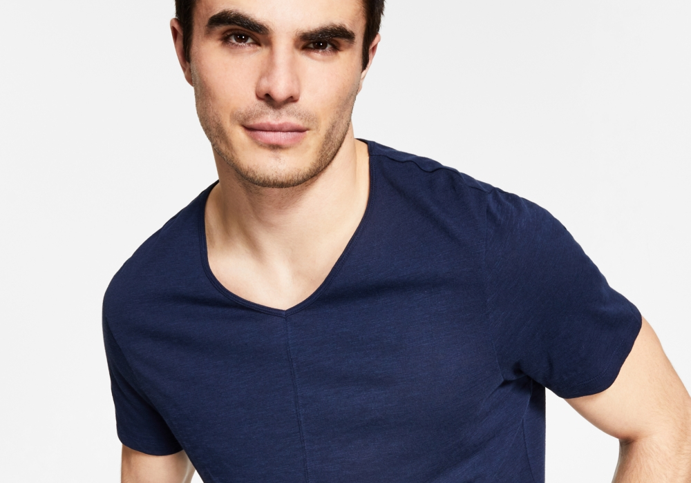 Camiseta masculina com decote em V e estampa sólida da INC International Concepts, azul, tamanho médio