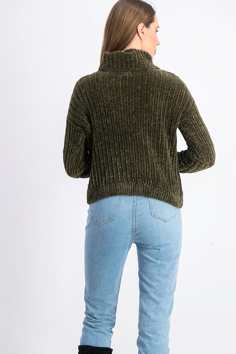 Suéter Hippie Rose Juniors de gola alta em chenille verde escuro, tamanho extrapequeno