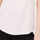 Camiseta feminina Maison Jules com decote em V e bolso aplicado, branca, tamanho extragrande