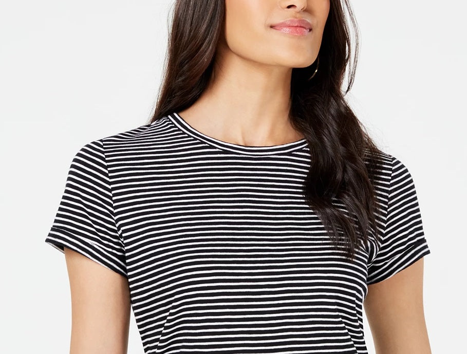 Camiseta feminina listrada Maison Jules com gola redonda, preta, tamanho XS