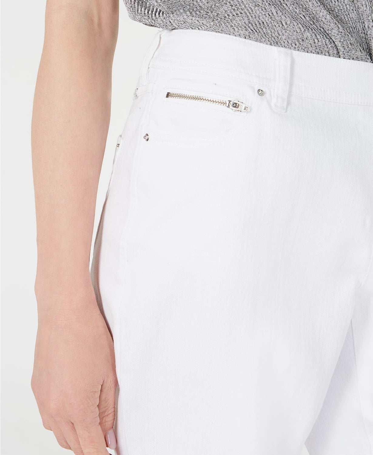 Bermuda jeans feminina INC International Concepts, tamanho 2, branca e curvilínea