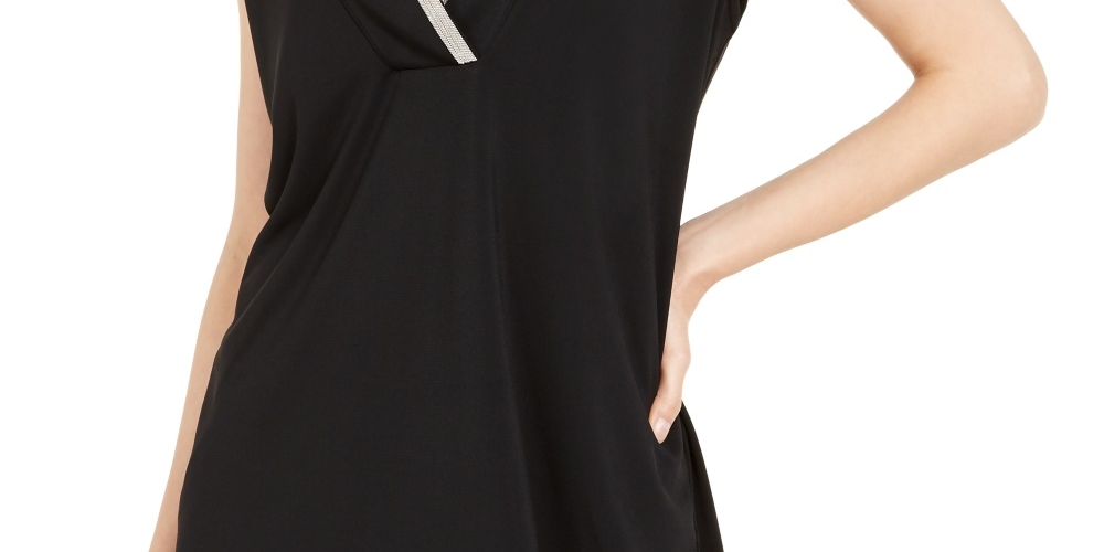 Blusa feminina Alfani com decote em V e detalhes, preta, tamanho grande