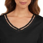 Camiseta feminina Karen Scott de algodão com decote em V e acabamento aberto, preta, tamanho médio