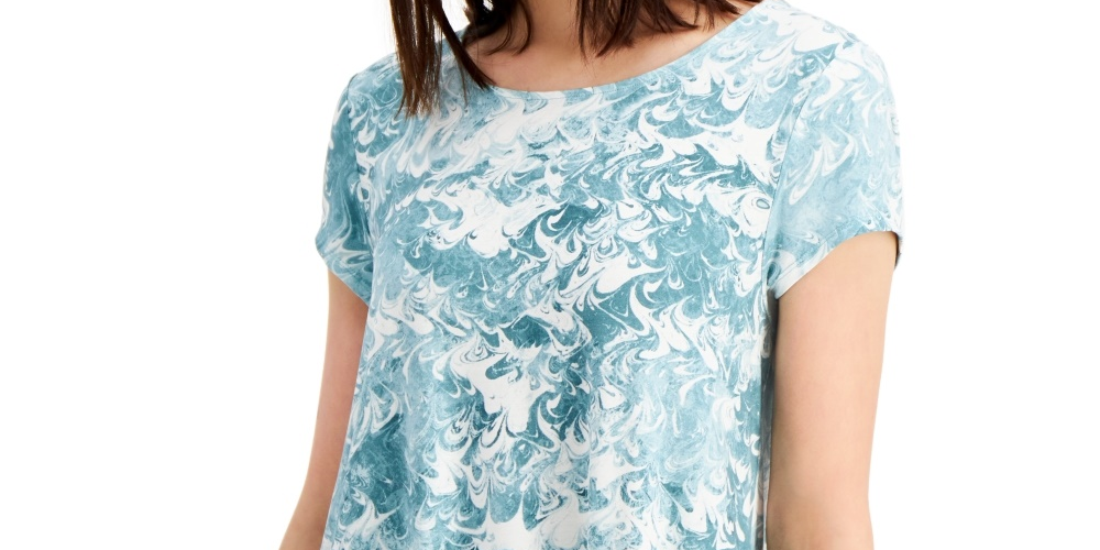 Blusa feminina Alfani com estampa azul-petróleo e manga curta, gola redonda, verde, tamanho pequeno