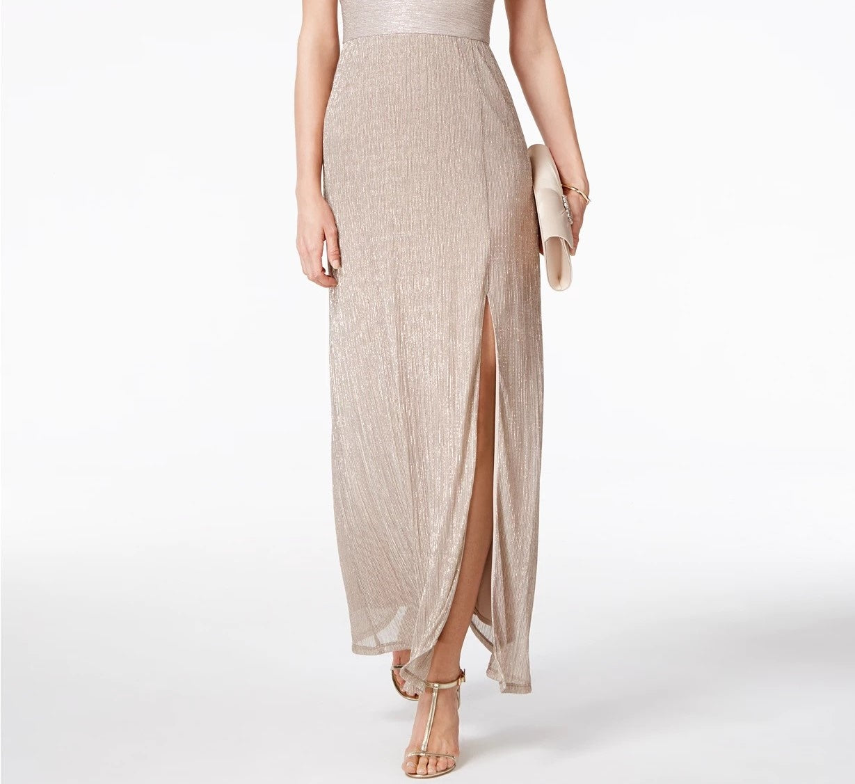 Vestido feminino R &amp; M Richards com decote em V e alças finas em malha metálica, tamanho 8, dourado