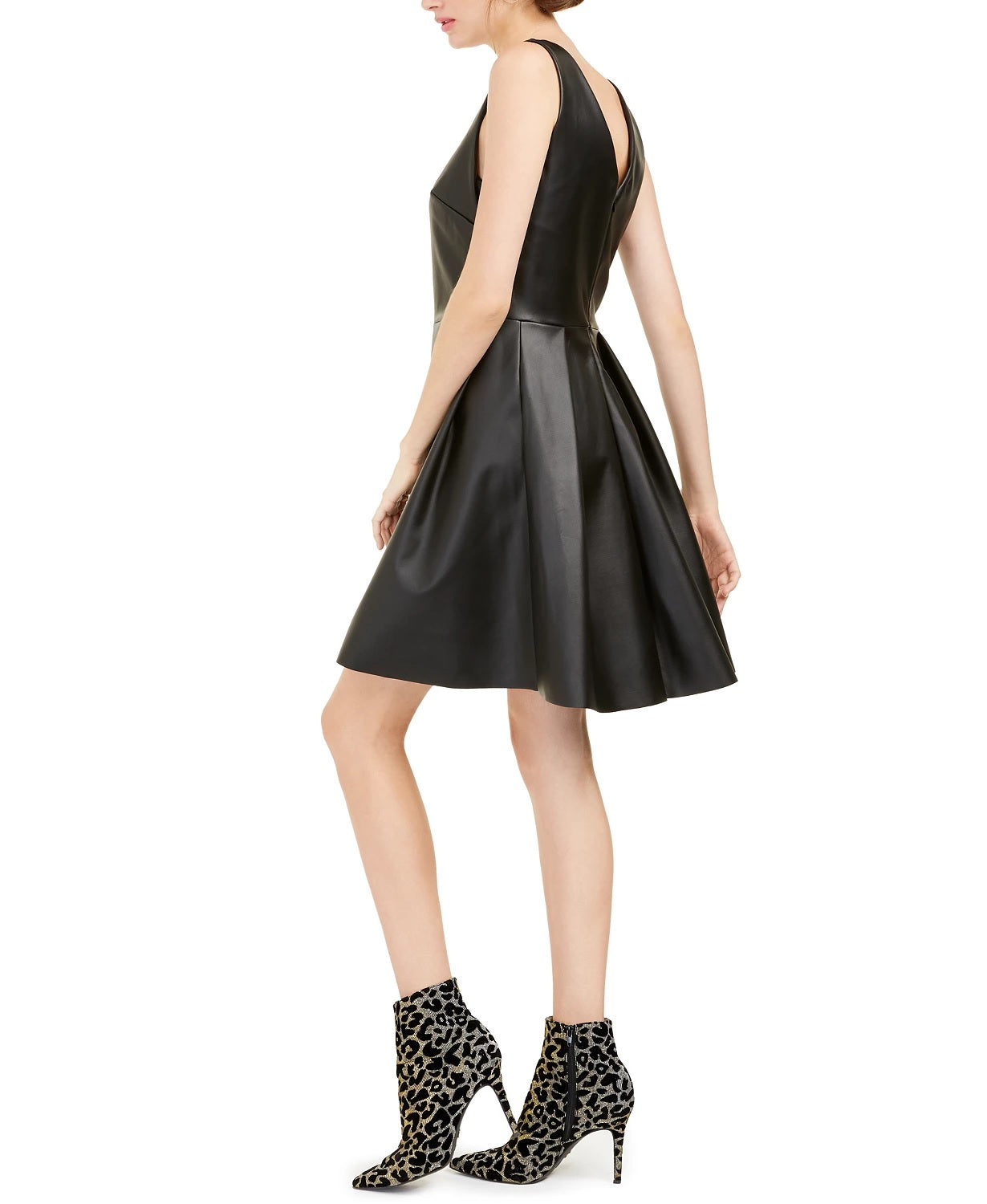 Vestido Rosie Harlow Juniors em couro sintético, corte justo e flare, preto, tamanho médio