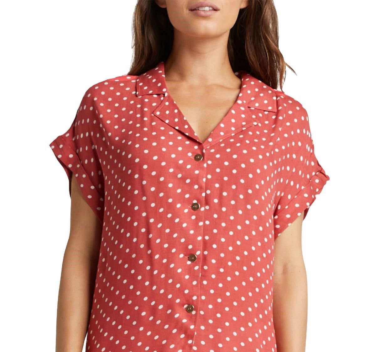 Camisa feminina com estampa de bolinhas Alisha da Silver Jeans Co, vermelha escura, tamanho grande
