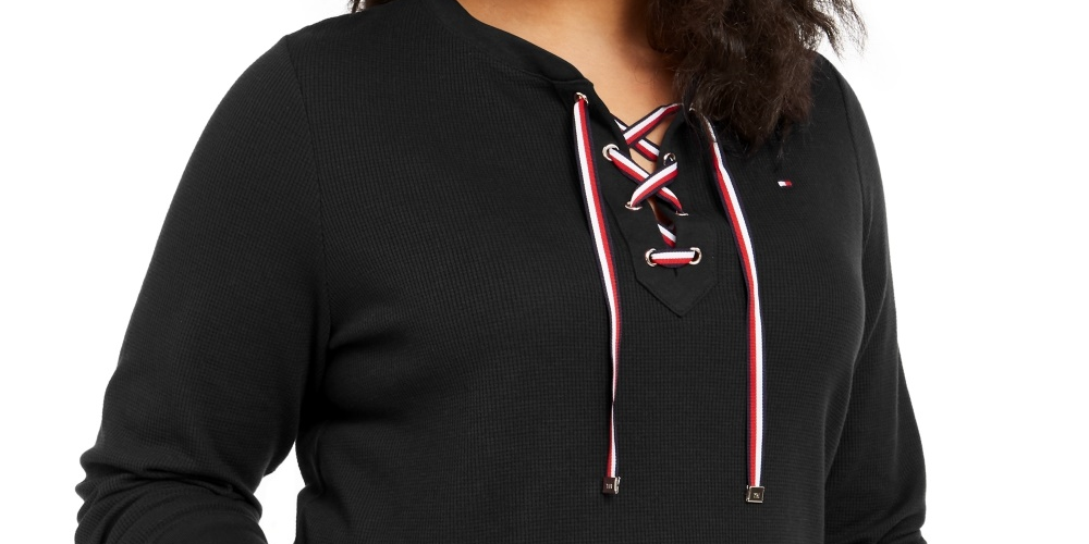 Tommy Hilfiger Blusa de malha waffle com cadarço feminina, preta, tamanho 2X