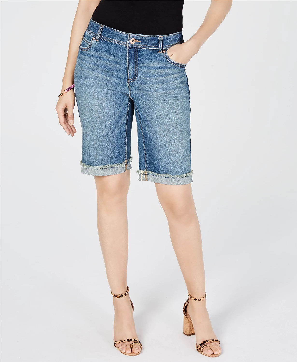 Shorts jeans femininos INC International Concepts com ajuste curvilíneo e acabamento contrastante, azul-marinho, tamanho 10