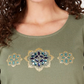 Karen Scott Blusa de algodão com strass feminina, verde, tamanho pequeno