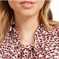 Blusa feminina estampada com decote em V, rosa, tamanho XS, da Maison Jules