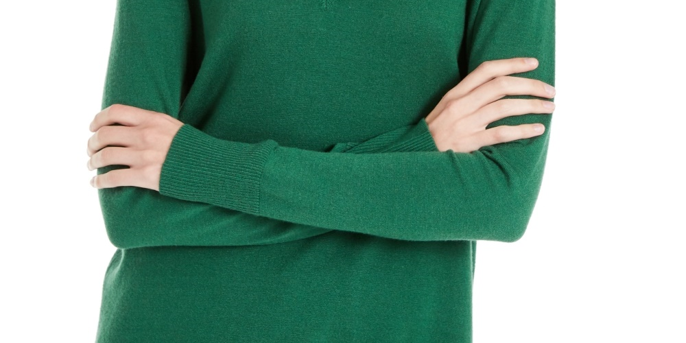 Suéter feminino Maison Jules com decote em V, verde, tamanho médio