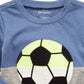 Camiseta infantil First Impressions com estampa de futebol e blocos de cores, azul, tamanho 12 meses