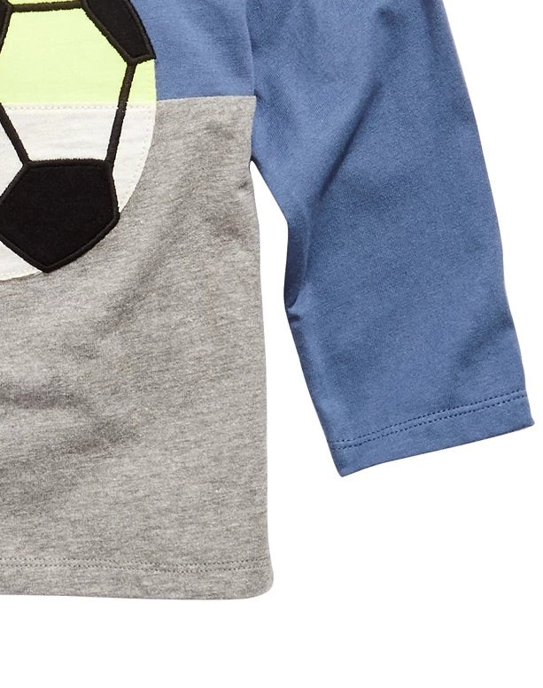 Camiseta infantil First Impressions com estampa de futebol e blocos de cores, azul, tamanho 12 meses