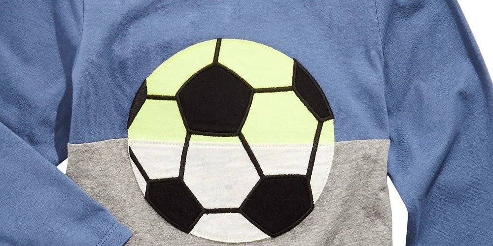 Camiseta infantil First Impressions com estampa de futebol e blocos de cores, azul, tamanho 4T