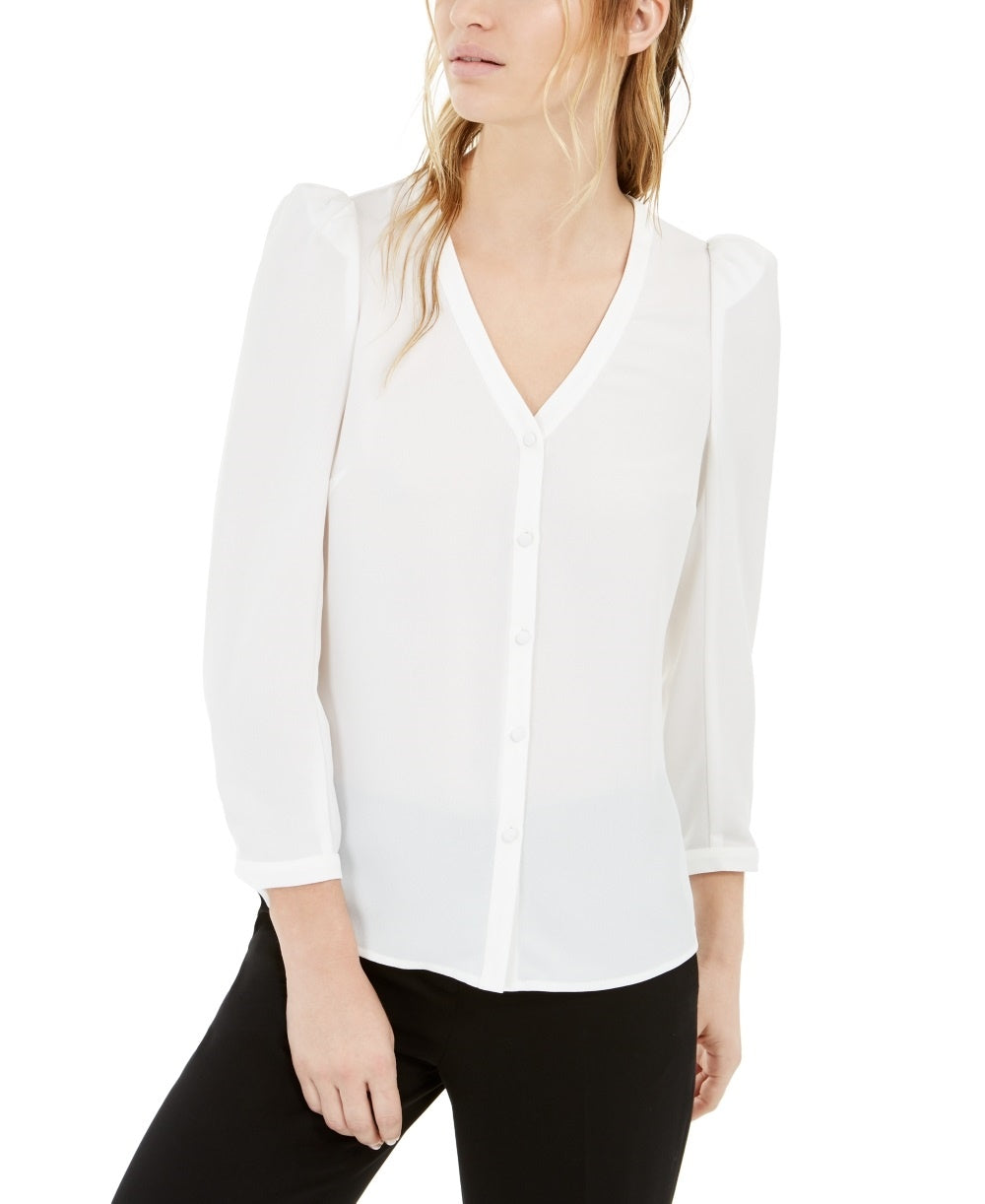 Blusa feminina Bar III lisa com manga 3/4 e decote em V, com botões, branca, tamanho médio