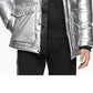 Calvin Klein Parka Masculina Metallic Puffer com Acabamento em Pele Sintética, Prata, Tamanho Médio