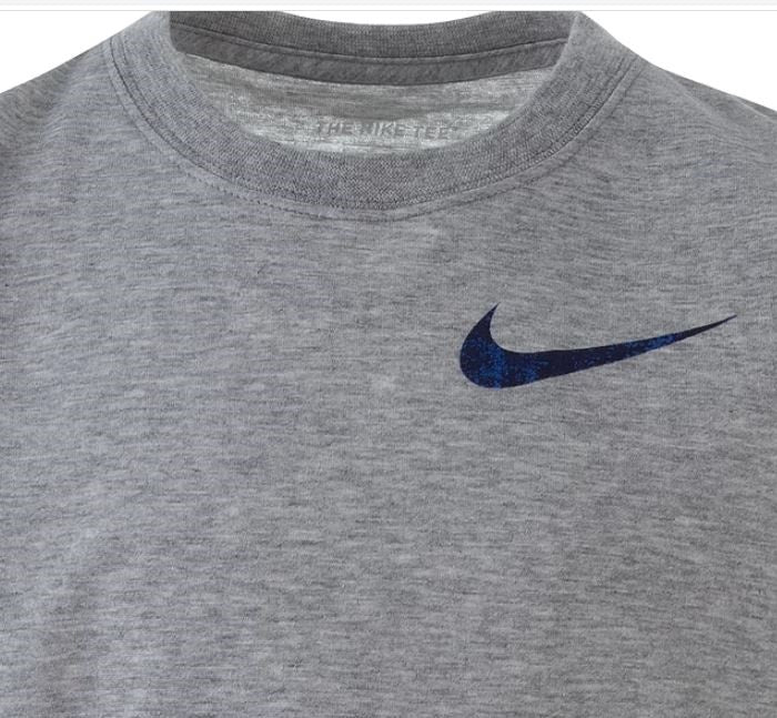 Camiseta Nike Little Boy's Elite Pod com estampa de logotipo, cinza, tamanho 4