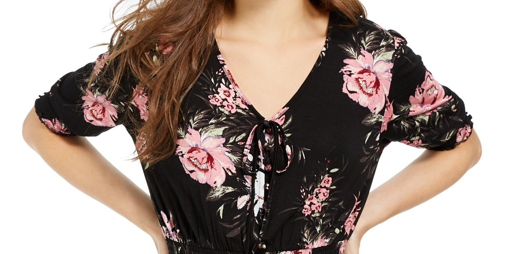 Top peplum estampado com cintura franzida e babados da American Rag Juniors, preto, tamanho X-S