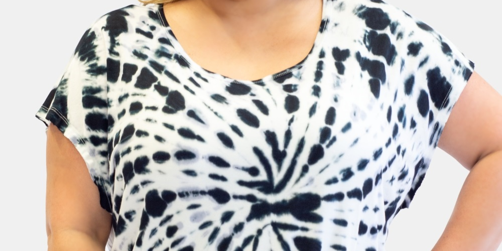 Camiseta feminina plus size tie-dye Nanette Lepore, preta, tamanho 2X