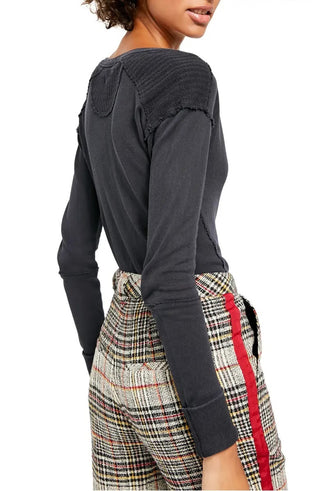 Free People Women's Military Mix Henley Combo Carvão Tamanho Pequeno