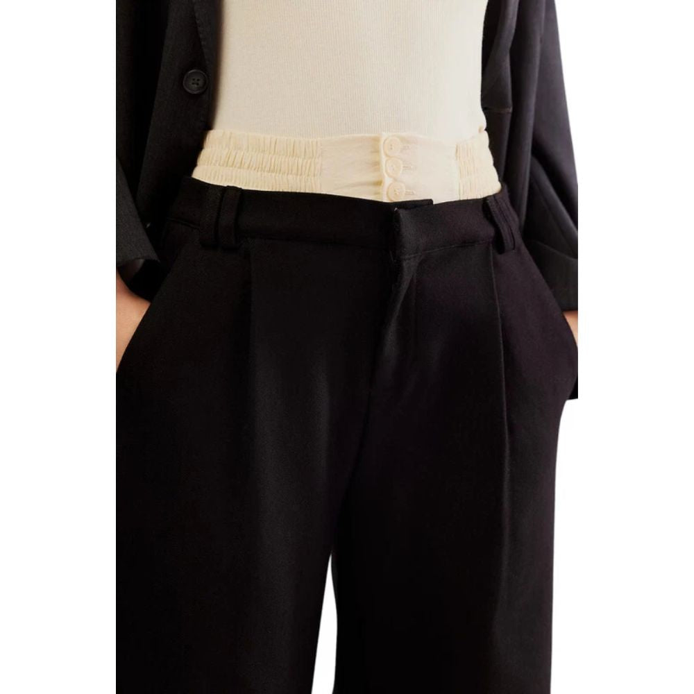 Calça Moon River com Cós em Camadas Preta