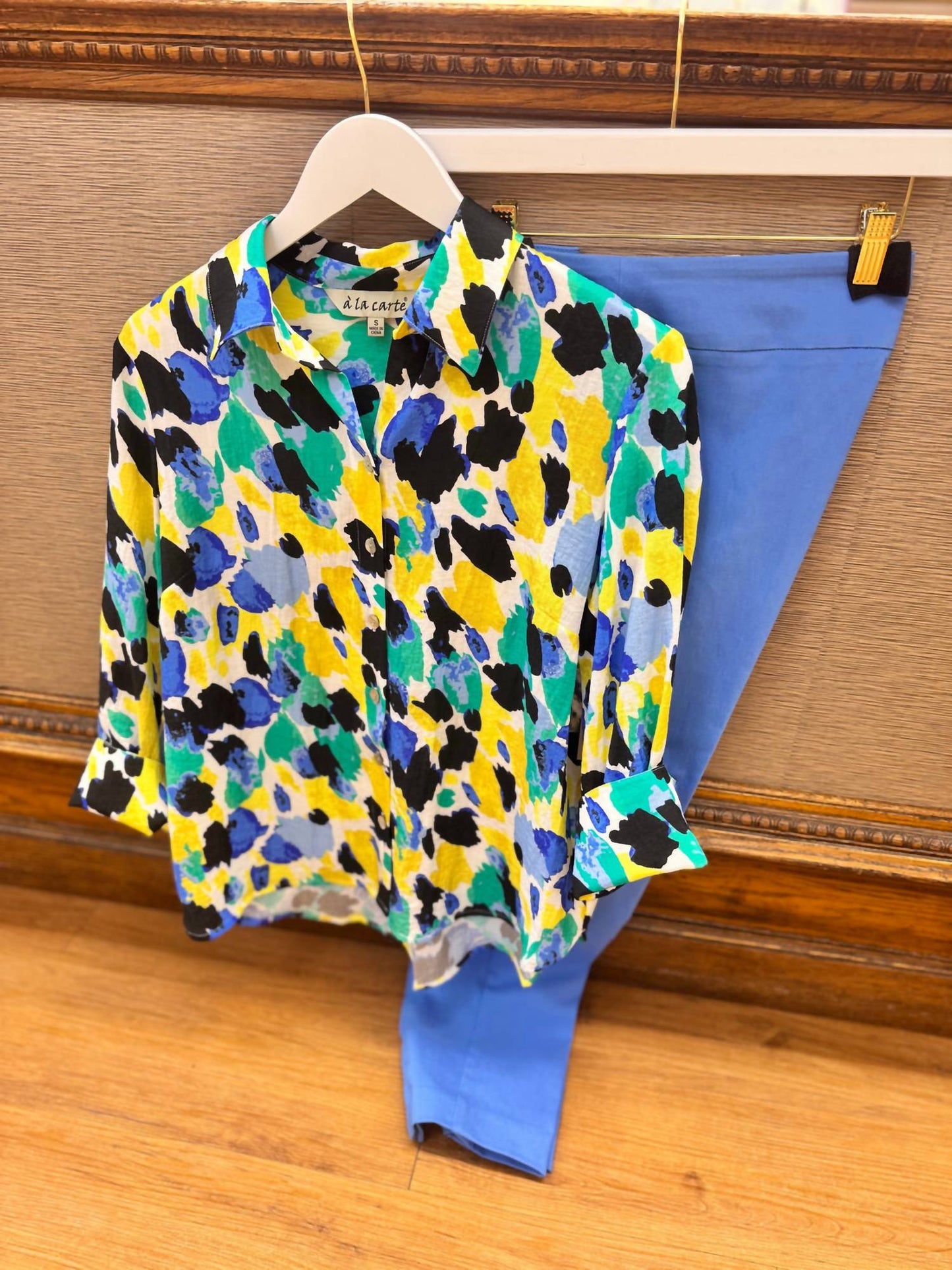 A La Carte - Women's Printed Collared Shirt