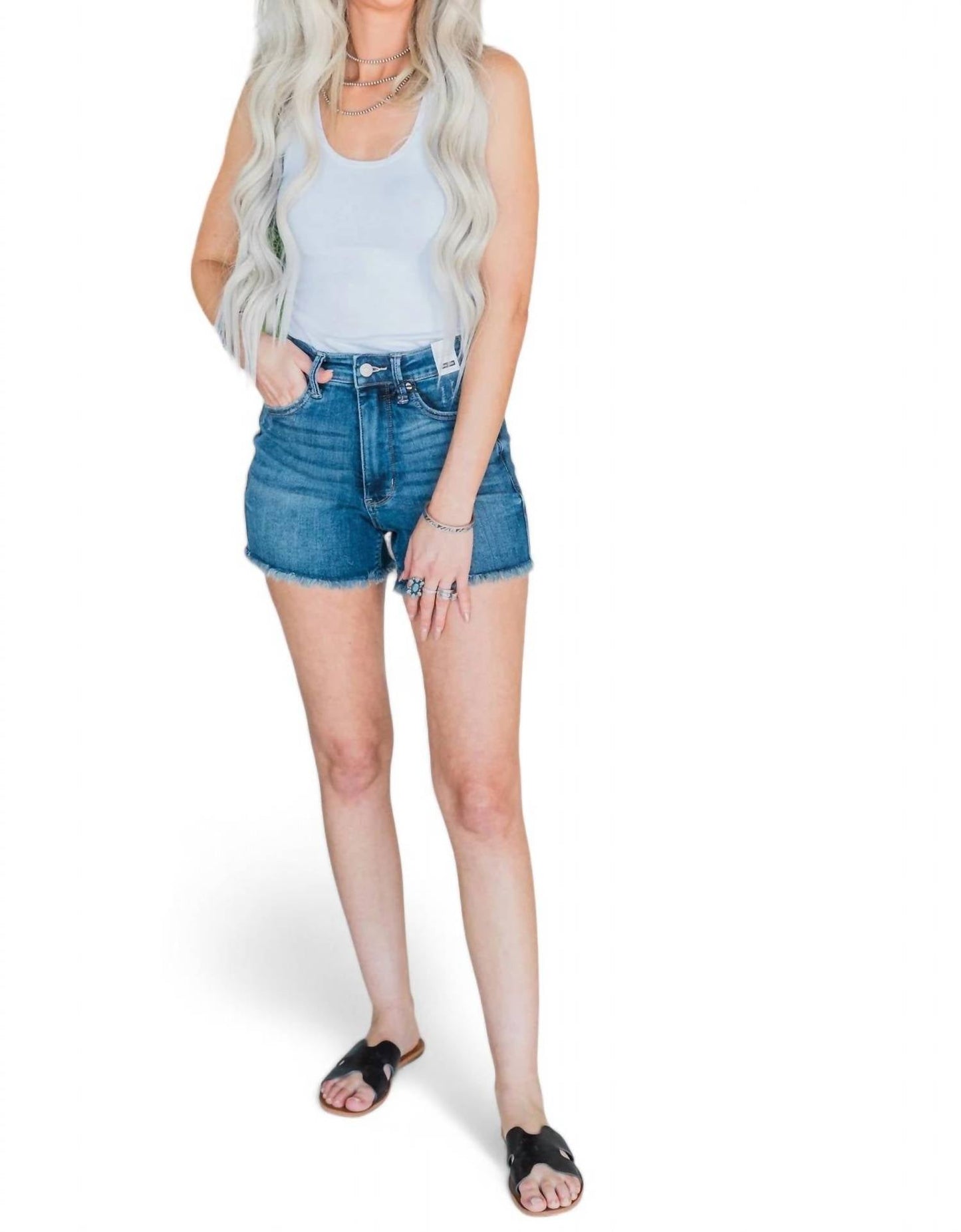 Judy Blue - Shorts de cintura alta com controle de barriga e bainha desfiada