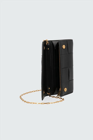 Bottega Veneta - Carteira feminina de couro com corrente e fecho de correr
