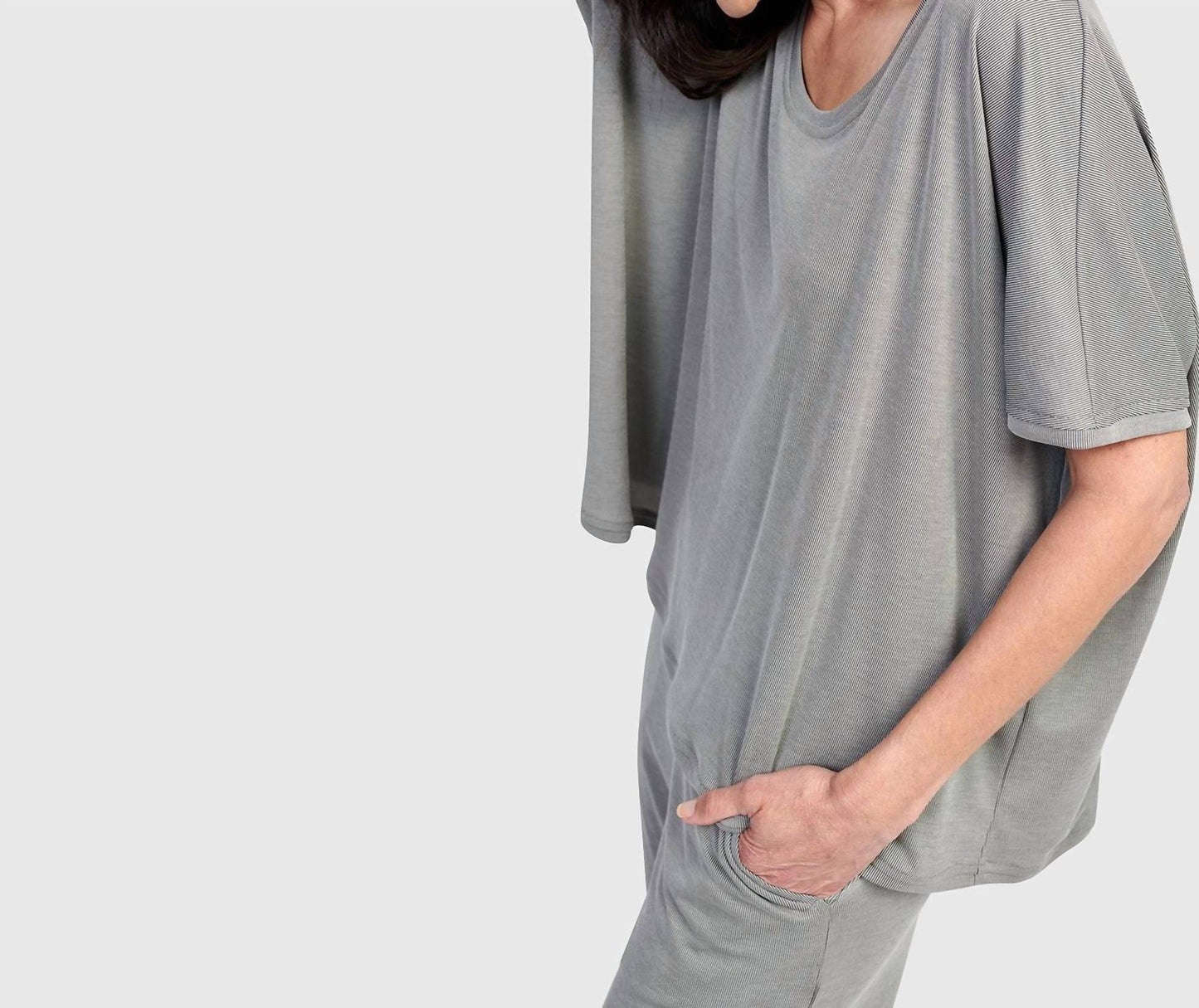 Alembika - Essential Breeze Tee