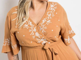 Polagram - Vestido longo midi com babados e bordado floral