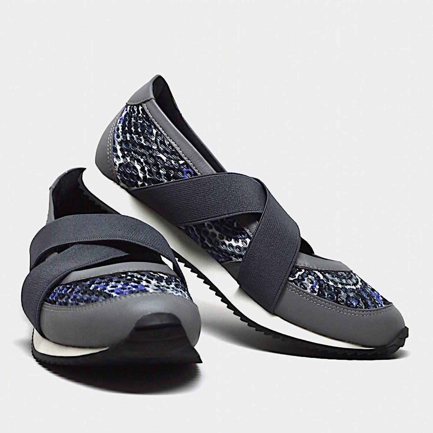 Chelsea Jones - Women's Tuck Walking Shoes