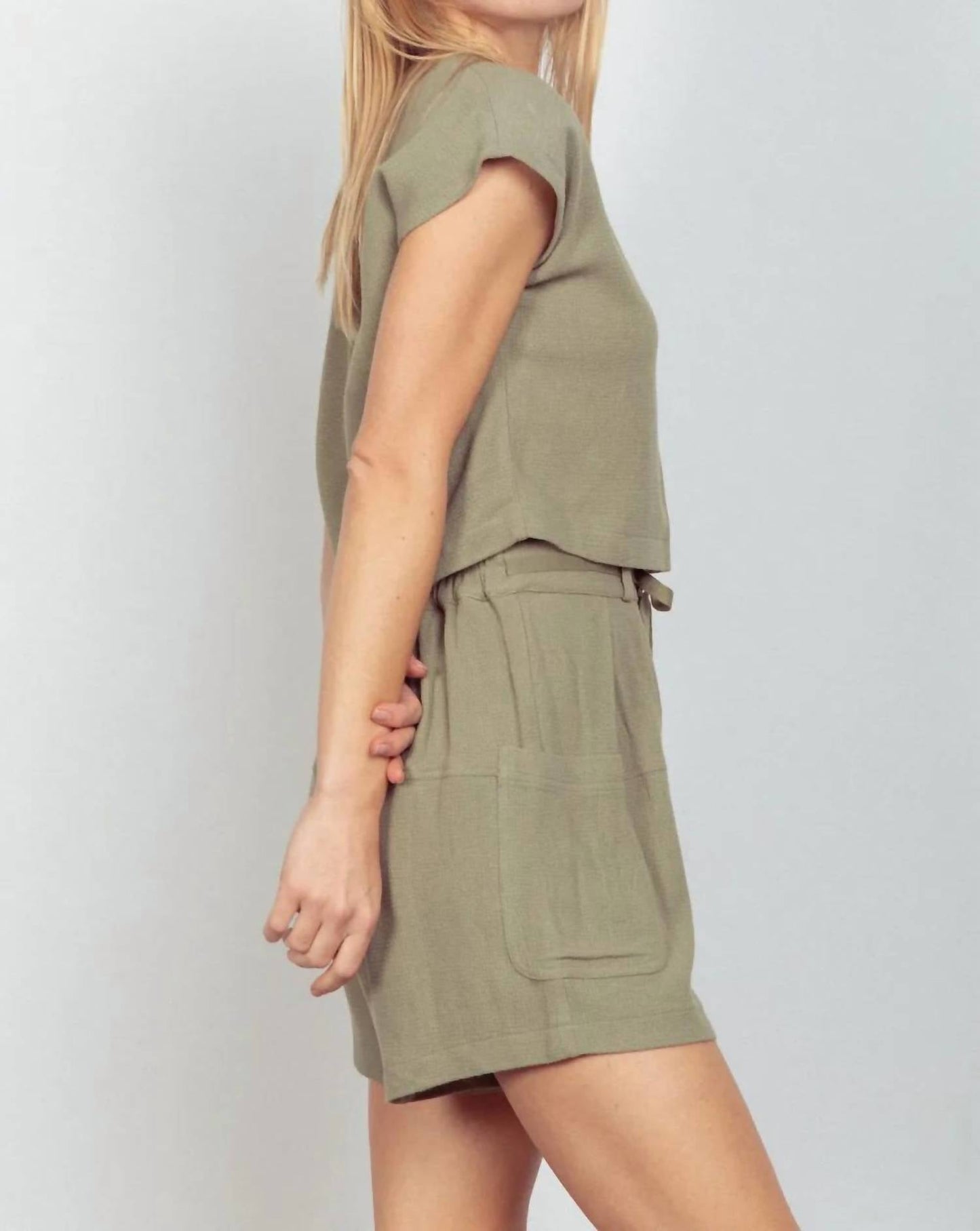 Trendsi - Conjunto de blusa curta e shorts com amarração na cintura Very J