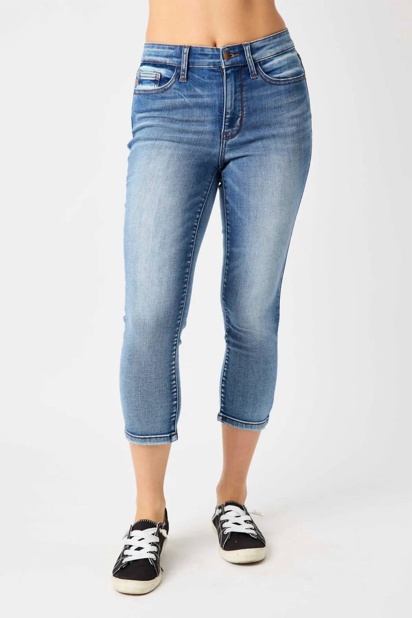 Judy Blue - Mid-Rise Contrast Wash Skinny Capri