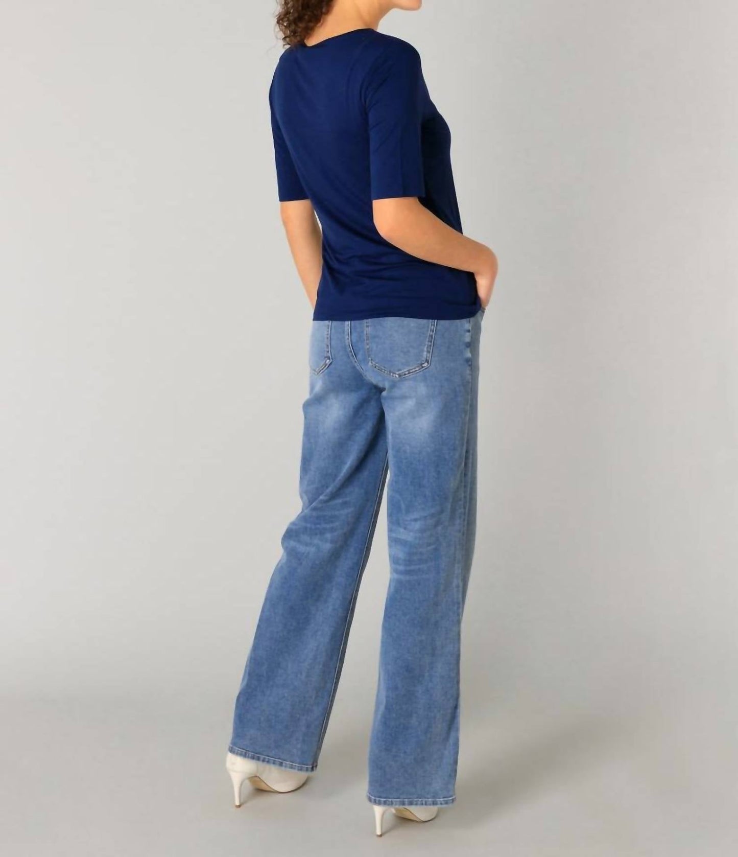 Yest - Ramona V-neck Tee