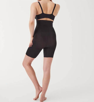 Spanx - Shorts On Core de cintura alta e comprimento até a coxa