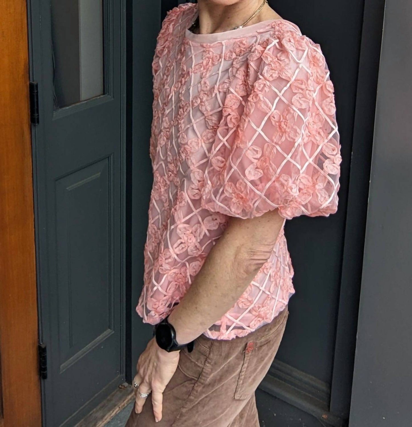 Entro - 3D Embroidered Blouse