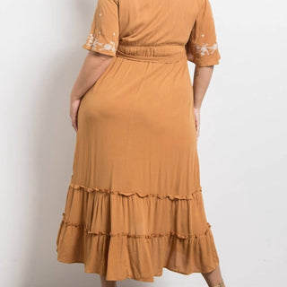 Polagram - Vestido longo midi com babados e bordado floral