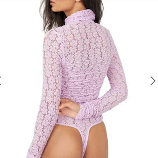 Free People - Body de renda dia e noite