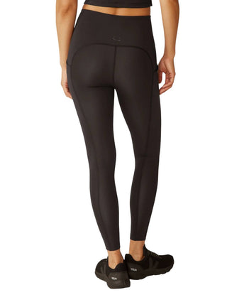 Além do Yoga - Legging Midi com Bolso Strive